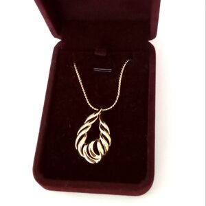 Elegant Gold Pendant Necklace in Jewelry Box NEW